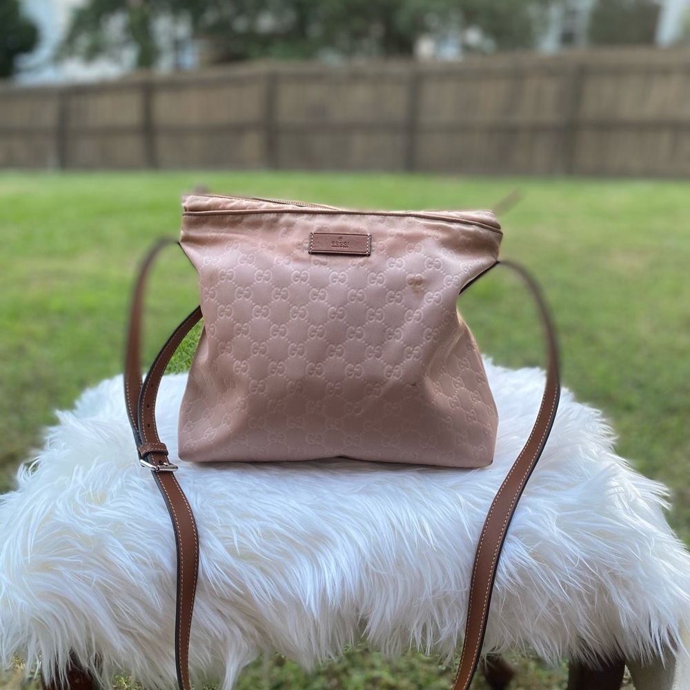 AUTHENTIC Gucci Canvas GG Monogram Bag